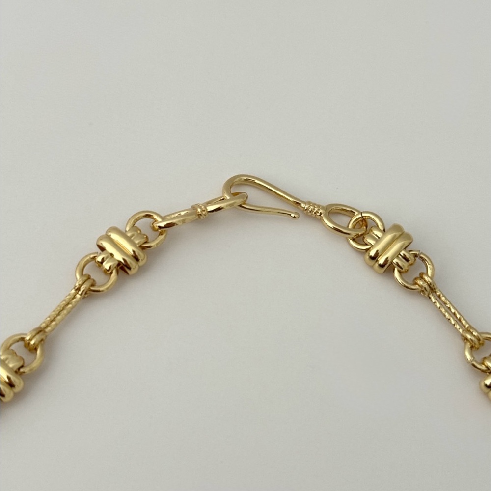 Magnolia Chain Link Necklace - Picture 3 of 4